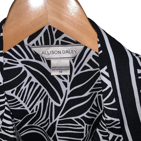 Allison Daley Graphic Black and White Leaf Design shirt - Picture 4 of 4